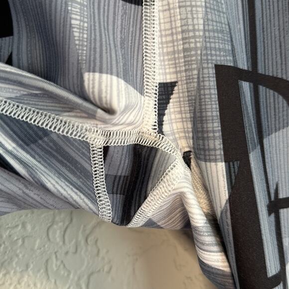 Fabletics Demi Lovato Graphic Print Grey Leggings High Waist Lisette Y2K - Picture 7 of 8